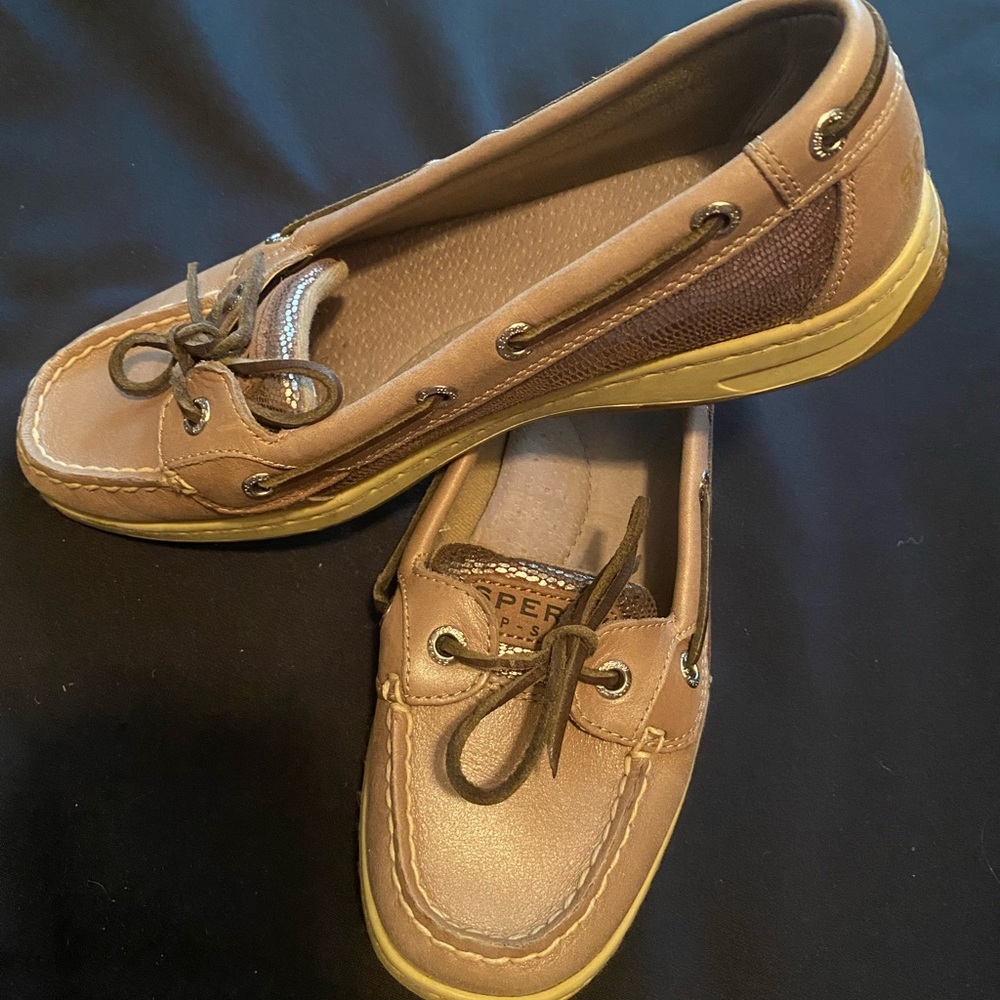 Womens sperrys size 8